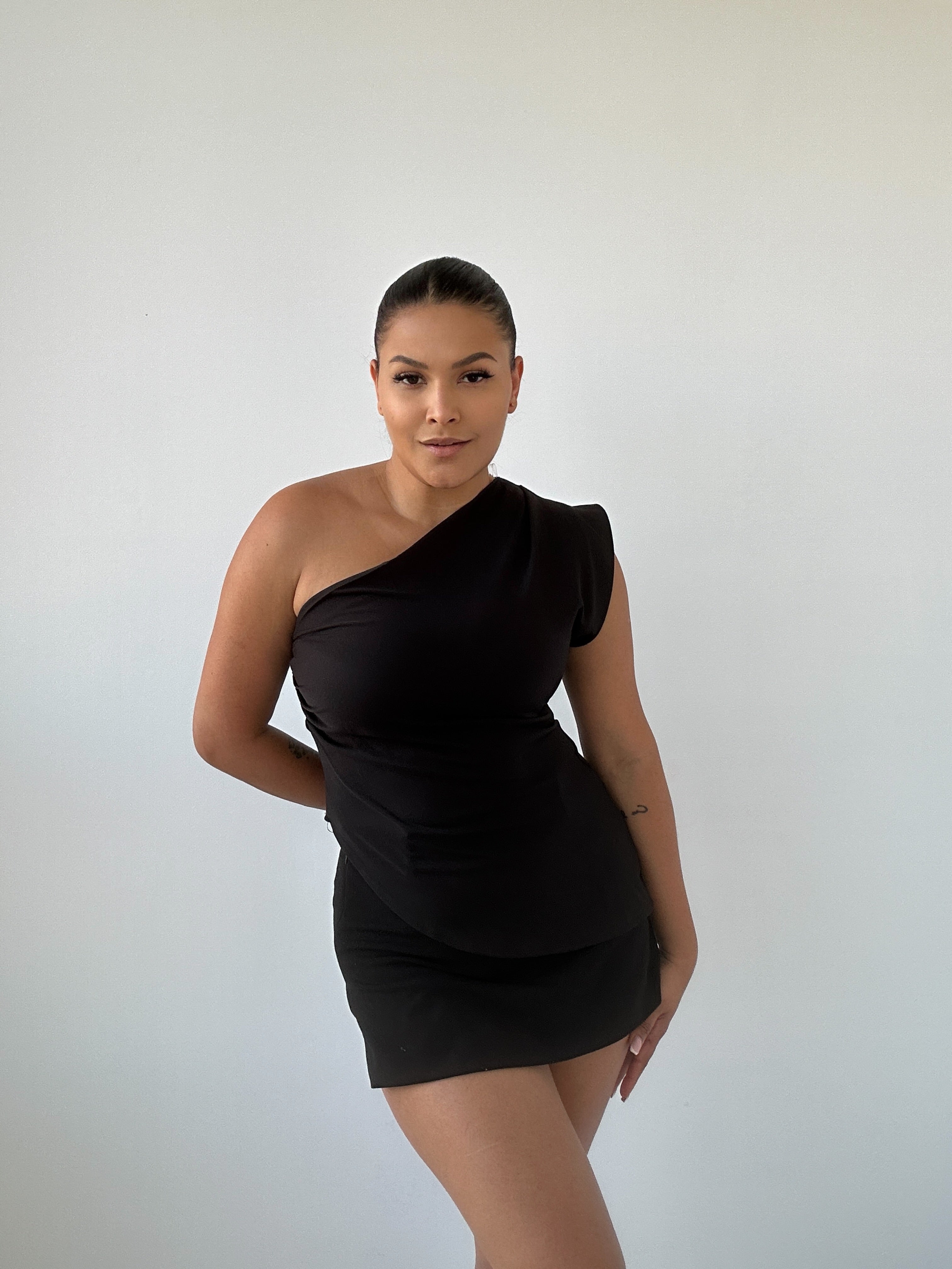 Blusa Asimétrica Negra